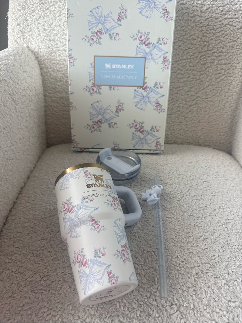 Stanley LoveShackFancy quencher 20 oz limited edition sold out blue floral bows - Picture 6 of 6